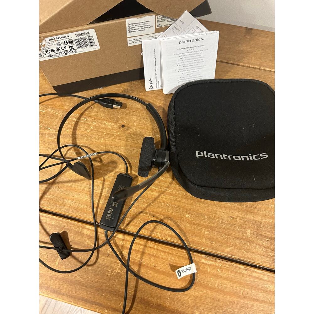 PLANTRONICS Headset with Carrying Case